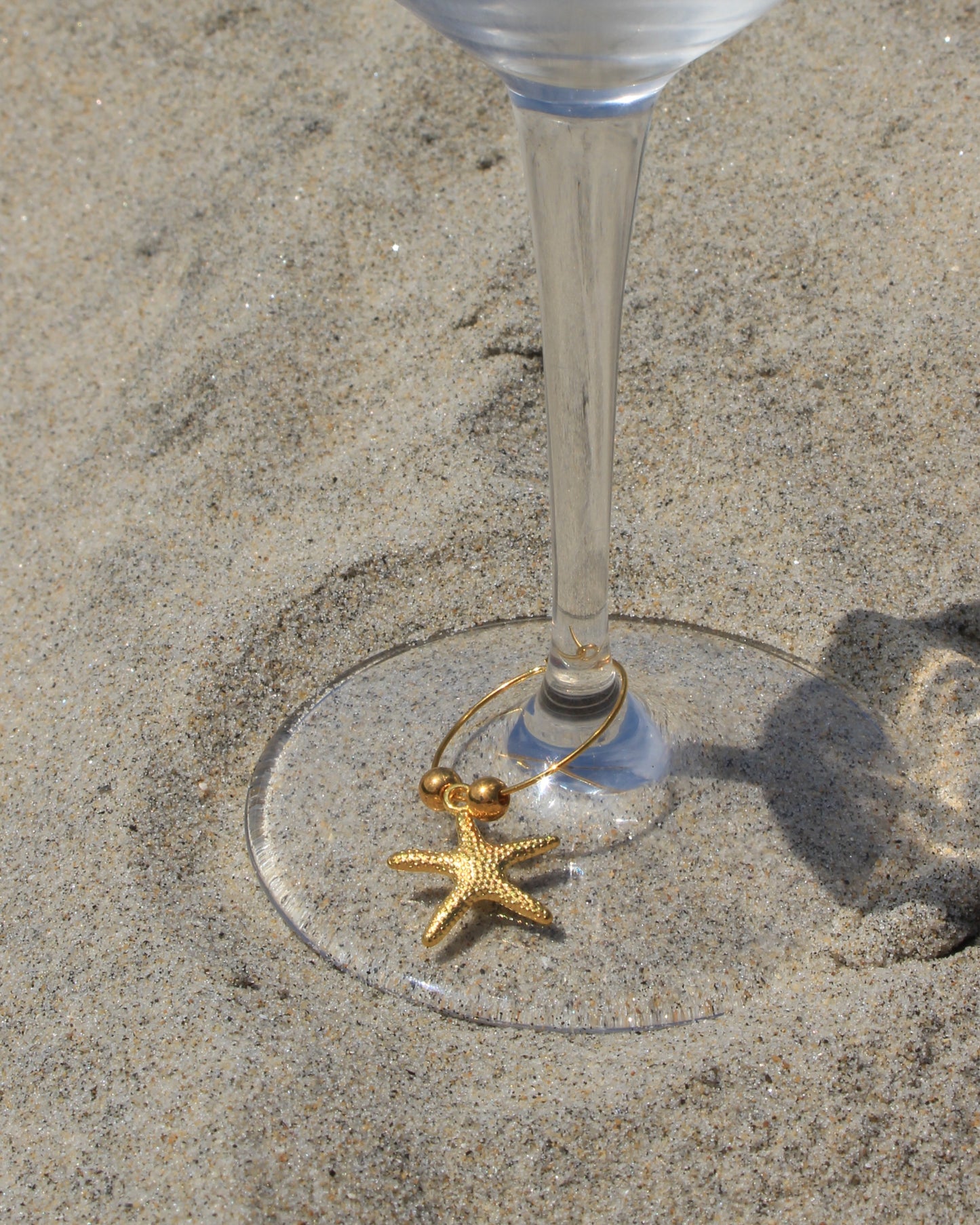 The Golden Reef Wine Charm Set