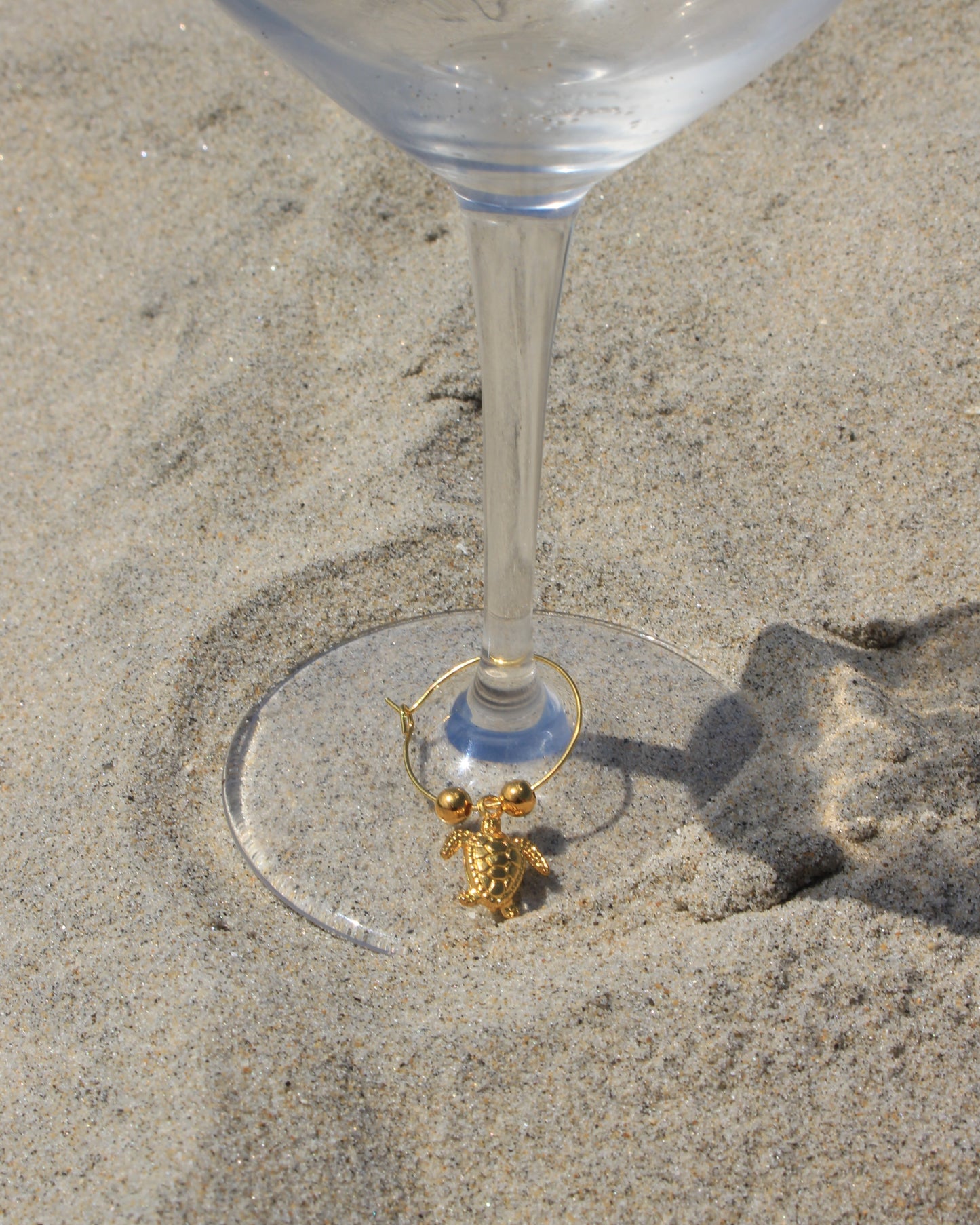 The Golden Reef Wine Charm Set