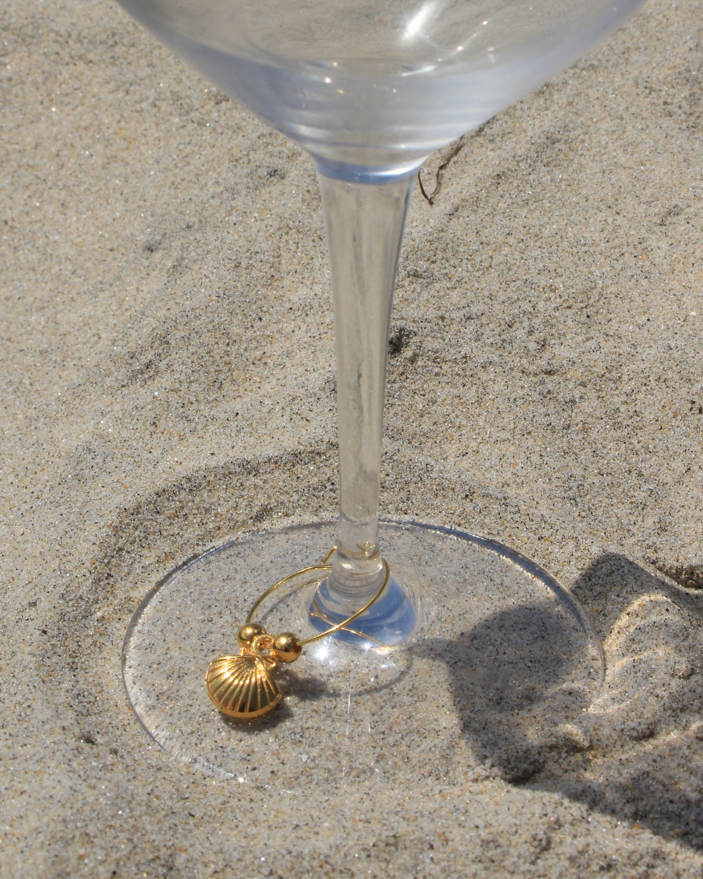 The Golden Reef Wine Charm Set